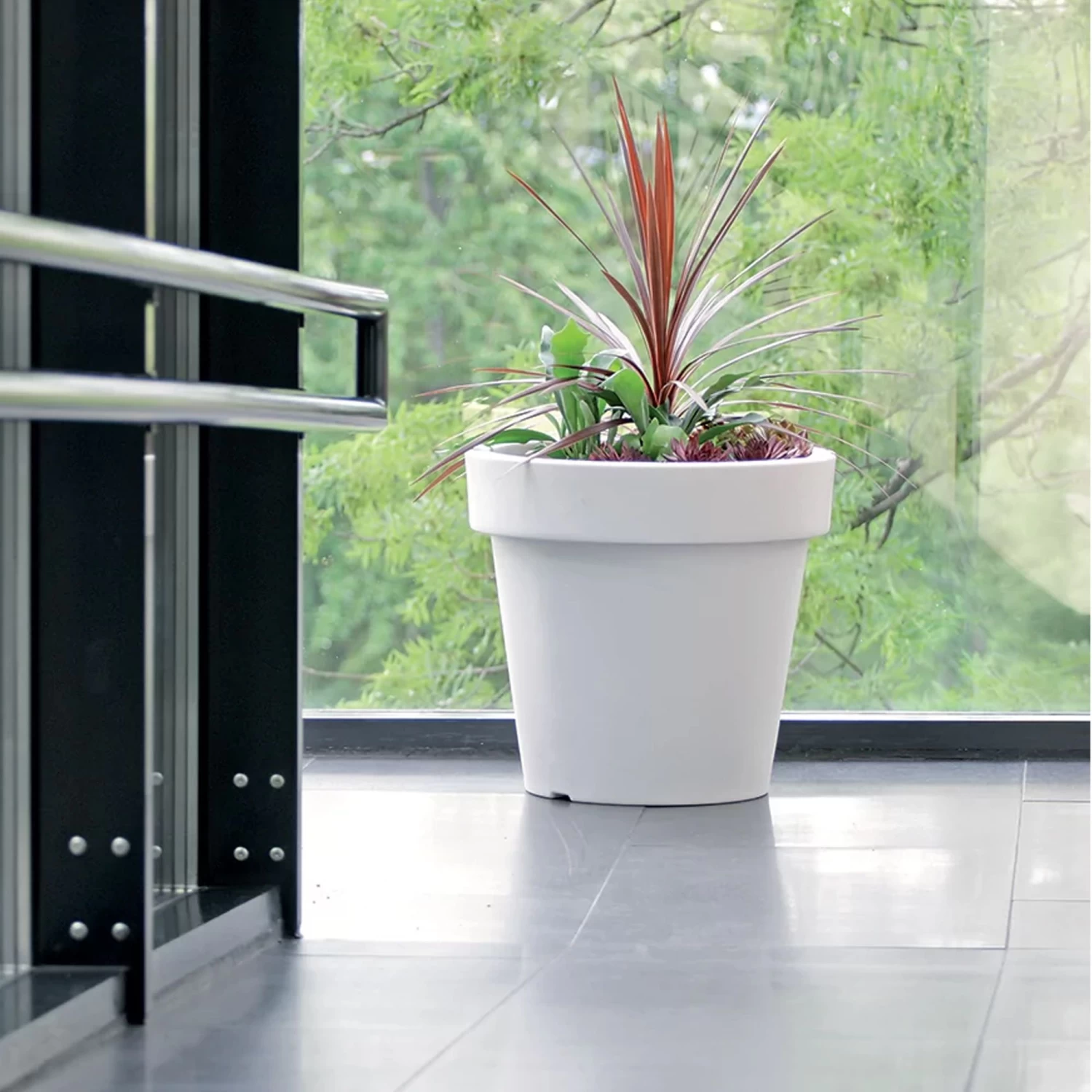 Prosperplast Maceta LEXO ROUND 92L 600x600x550 Blanco 7 Prosperplast Maceta LEXO ROUND 92L 600x600x550 Blanco - Imagen 5